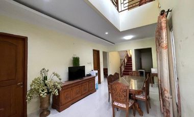 RUMAH DIJUAL JOGJA FURNISHED SHM DEKAT KAMPUS UPN DAN STIE YKPN DI SETURAN SLEMAN YOGYAKARTA