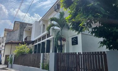 RUMAH DIJUAL JOGJA FURNISHED SHM DEKAT KAMPUS UPN DAN STIE YKPN DI SETURAN SLEMAN YOGYAKARTA