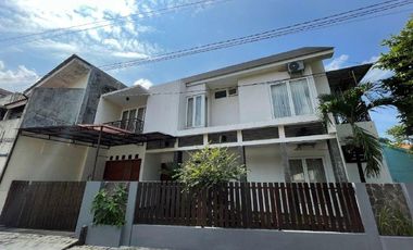 RUMAH DIJUAL JOGJA FURNISHED SHM DEKAT KAMPUS UPN DAN STIE YKPN DI SETURAN SLEMAN YOGYAKARTA