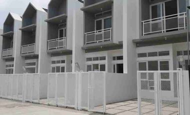 Rumah Siap Huni 2 Lantai Lokasi Cisaranten Kulon Arcamanik Under 1M Gaya Scandinavian