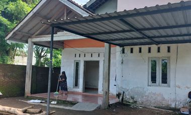 Rumah di kompleks ireng perluasan dekat jatisela