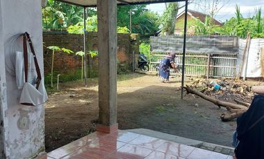 Rumah di kompleks ireng perluasan dekat jatisela