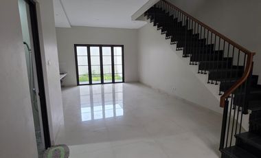 DIJUAL / DISEWAKAN Rumah 2 Lantai Bangunan Baru di Singgasana Pradana dekat GBI Mekar Wangi Stairway, Bintang Mulia, Bpk Singgasana, Rs. Santosa