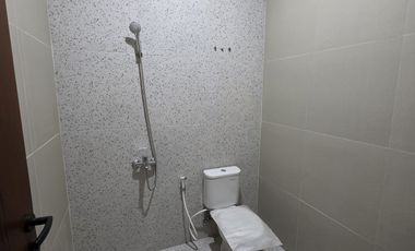 DIJUAL / DISEWAKAN Rumah 2 Lantai Bangunan Baru di Singgasana Pradana dekat GBI Mekar Wangi Stairway, Bintang Mulia, Bpk Singgasana, Rs. Santosa