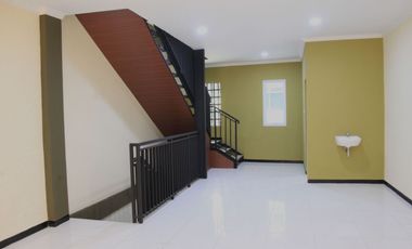 Murah Ruko Baru Berada di Area Bisnis Jalan Jakarta Antapani Bandung