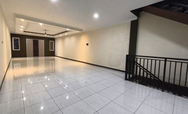 Murah Ruko Baru Berada di Area Bisnis Jalan Jakarta Antapani Bandung