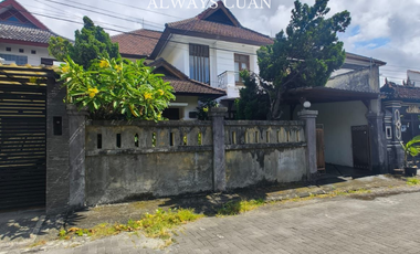 Fully furnished 2-story house for sale on Jl. Kenyeri