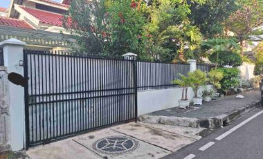 HOT!! RUMAH DI MENTENG DOMISILI PEJABAT HARGA MERAKYAT