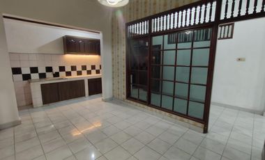 Rumah Bagus 2 Lantai Disewakan, di Gatsu Timur Denpasar Area