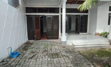 Rumah Bagus 2 Lantai Disewakan, di Gatsu Timur Denpasar Area