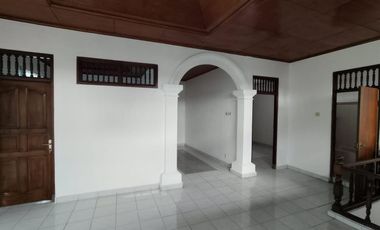 Rumah Bagus 2 Lantai Disewakan, di Gatsu Timur Denpasar Area