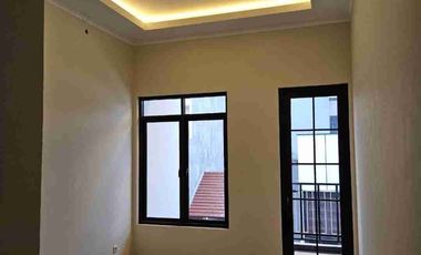 RUMAH BARU MODERN MINIMALIS SIAP HUNI TAMAN RATU JAKARTA BARAT