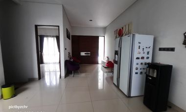 Rumah Mewah Full Furnished di Batununggal