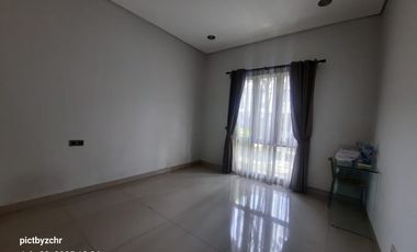 Rumah Mewah Full Furnished di Batununggal