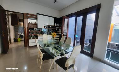 Rumah Mewah Full Furnished di Batununggal