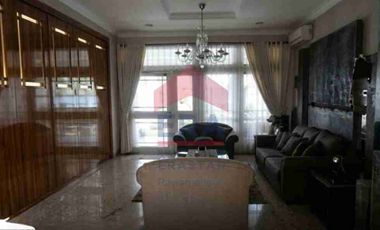 Rumah Mewah 2 Lantai di Lebak Bulus LT 300 m² Taman Luas Carport 2 Mobil