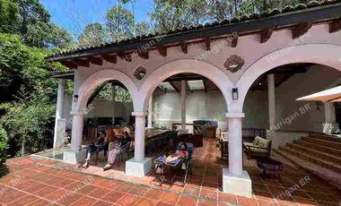 VENTA HERMOSA VILLA VALLE DE BRAVO