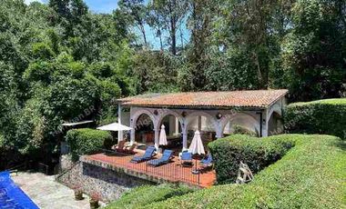 VENTA HERMOSA VILLA VALLE DE BRAVO