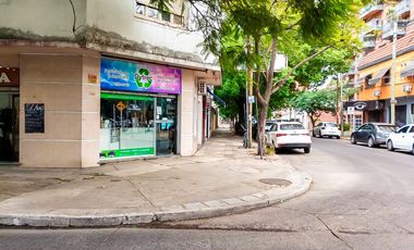 CASTELAR CENTRO - Local comercial a una cuadra de la estacion. En Esquina! Oportunidad