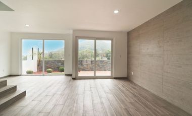 Excelente Casa en Venta en Fraccionamiento Parque Esmeralda, a espaldas de Chiluca
