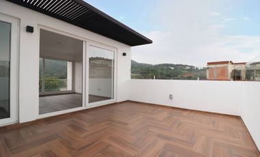 Excelente Casa en Venta en Fraccionamiento Parque Esmeralda, a espaldas de Chiluca