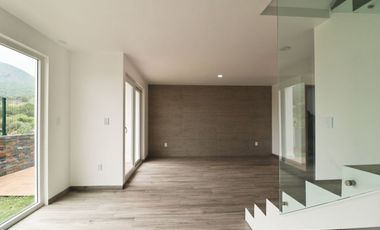 Excelente Casa en Venta en Fraccionamiento Parque Esmeralda, a espaldas de Chiluca