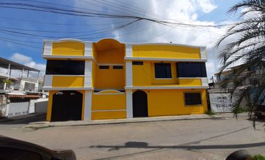 CASA GRANDEDE 2 PISOS CON TERRAZA Y LAVANERIA  CON LINDOS ACABADOS EN MADERA  CASA ESQUINERA  EN LA URBANIZACION TOLITA 1 ..FRENTE AL PAI POLI