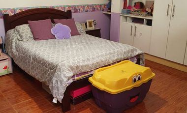 CASA GRANDEDE 2 PISOS CON TERRAZA Y LAVANERIA  CON LINDOS ACABADOS EN MADERA  CASA ESQUINERA  EN LA URBANIZACION TOLITA 1 ..FRENTE AL PAI POLI