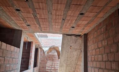 CASA EN EL OLIVAR 2 CASCO ROJO LADRILLO LISTO PARA ACABADOS TACNA.