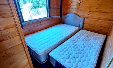 SINCRÓNICA PROPIEDADES  ARRIENDA HERMOSA CABAÑA EN SECTOR 12 DE LA FAMA ALGARROBO