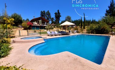 SINCRÓNICA PROPIEDADES  ARRIENDA HERMOSA CABAÑA EN SECTOR 12 DE LA FAMA ALGARROBO