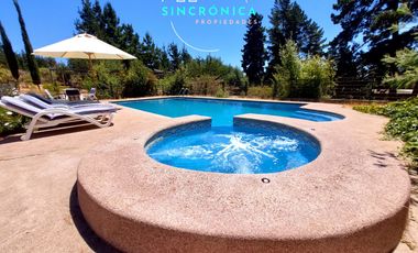 SINCRÓNICA PROPIEDADES  ARRIENDA HERMOSA CABAÑA EN SECTOR 12 DE LA FAMA ALGARROBO