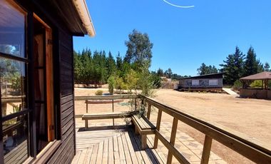 SINCRÓNICA PROPIEDADES  ARRIENDA HERMOSA CABAÑA EN SECTOR 12 DE LA FAMA ALGARROBO