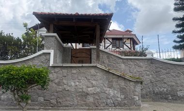 Casa  en venta, en la  Mitad del Mundo Sector el Pantógrafo Quito Ecuador.