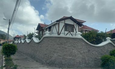 Casa  en venta, en la  Mitad del Mundo Sector el Pantógrafo Quito Ecuador.