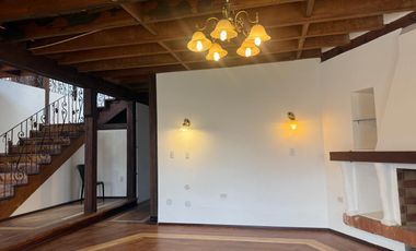 Casa  en venta, en la  Mitad del Mundo Sector el Pantógrafo Quito Ecuador.
