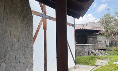 Casa  en venta, en la  Mitad del Mundo Sector el Pantógrafo Quito Ecuador.