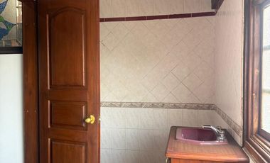 Casa  en venta, en la  Mitad del Mundo Sector el Pantógrafo Quito Ecuador.