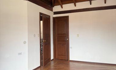 Casa  en venta, en la  Mitad del Mundo Sector el Pantógrafo Quito Ecuador.