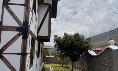 Casa  en venta, en la  Mitad del Mundo Sector el Pantógrafo Quito Ecuador.