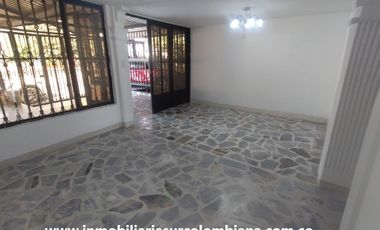 ARRIENDO CASADE 2 PISOSM BARRIO LA ORQUIDEA