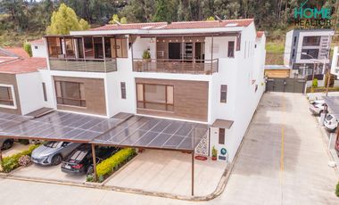 VENTA DE CASA CON 4 DORMITORIOS- Machángara, Cuenca