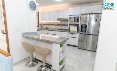 VENTA DE CASA CON 4 DORMITORIOS- Machángara, Cuenca