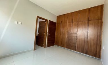 CASA EN RENTA EN SOLARES COTO ALTANZA