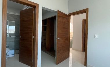 CASA EN RENTA EN SOLARES COTO ALTANZA