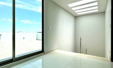 CASA EN RENTA EN SOLARES COTO ALTANZA