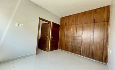 CASA EN RENTA EN SOLARES COTO ALTANZA