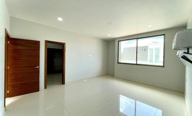 CASA EN RENTA EN SOLARES COTO ALTANZA