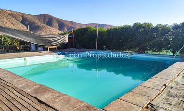 Leon Propiedades vende parcela plana de 5000m2 con 2 casas en condominio en sector Cuyuncavi Alto, Curacaví.