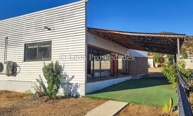 Leon Propiedades vende parcela plana de 5000m2 con 2 casas en condominio en sector Cuyuncavi Alto, Curacaví.